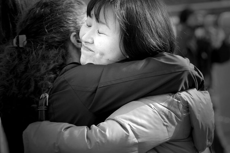 Is hugging normal in Japan? Japan Nihon 🇯🇵