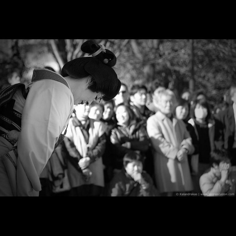 Why do Japanese bow instead of shake hands? Japan Nihon