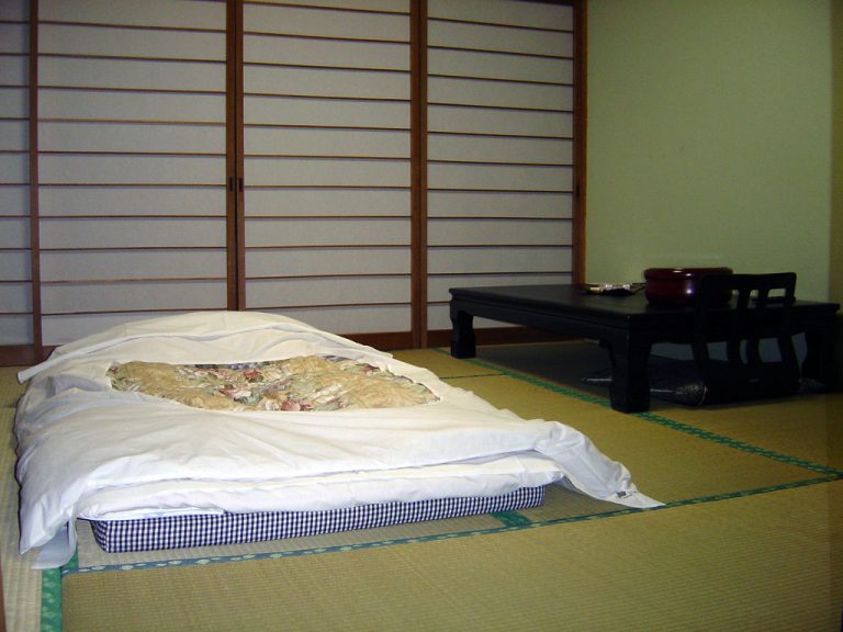 How do most Japanese people sleep? Japan Nihon