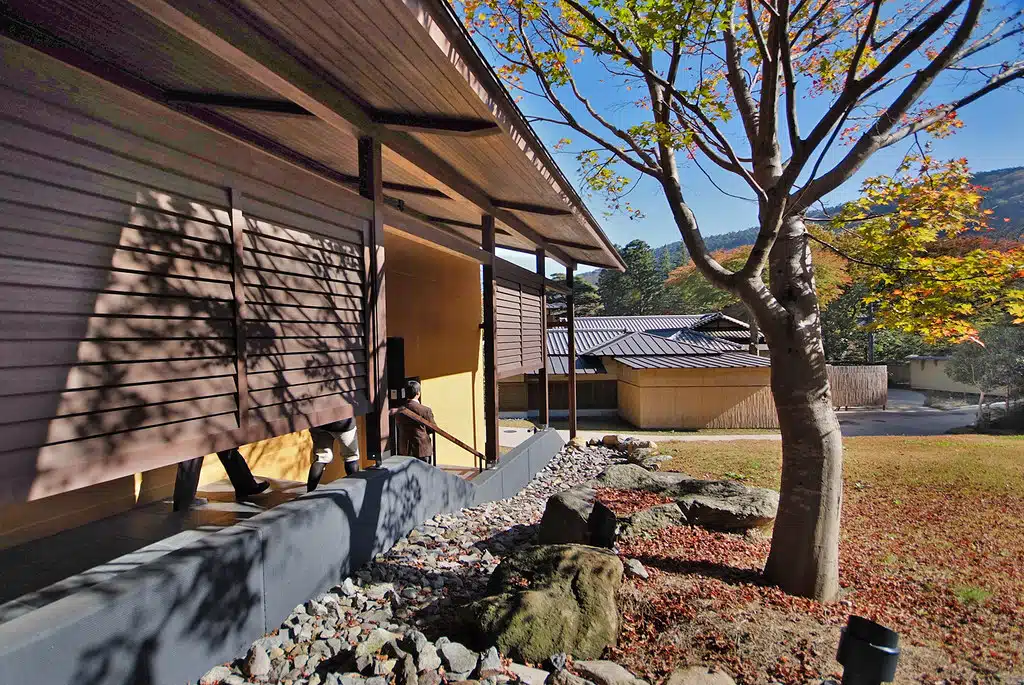 Where do rich families live in Japan?