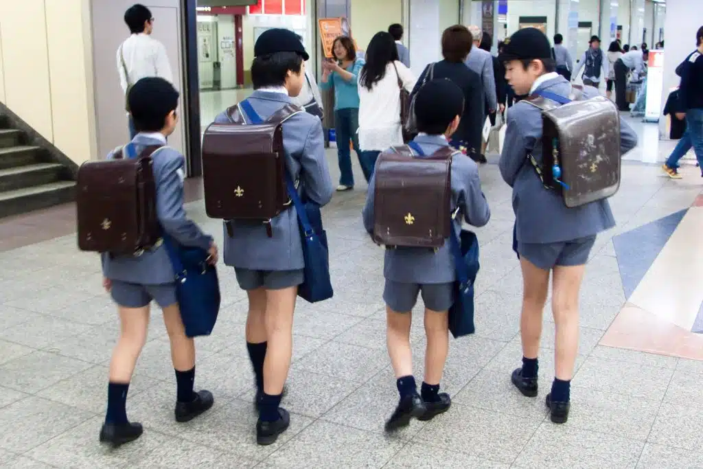 What is the height average in Japan?