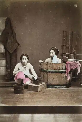 Is it common for girls to bathe together in Japan?