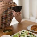 Is it rude to put your elbows on the table in Japan?