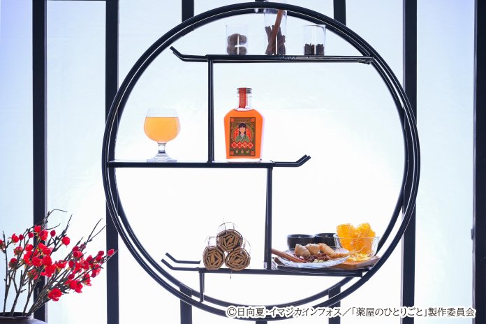 maomao cola bottle display on shelf